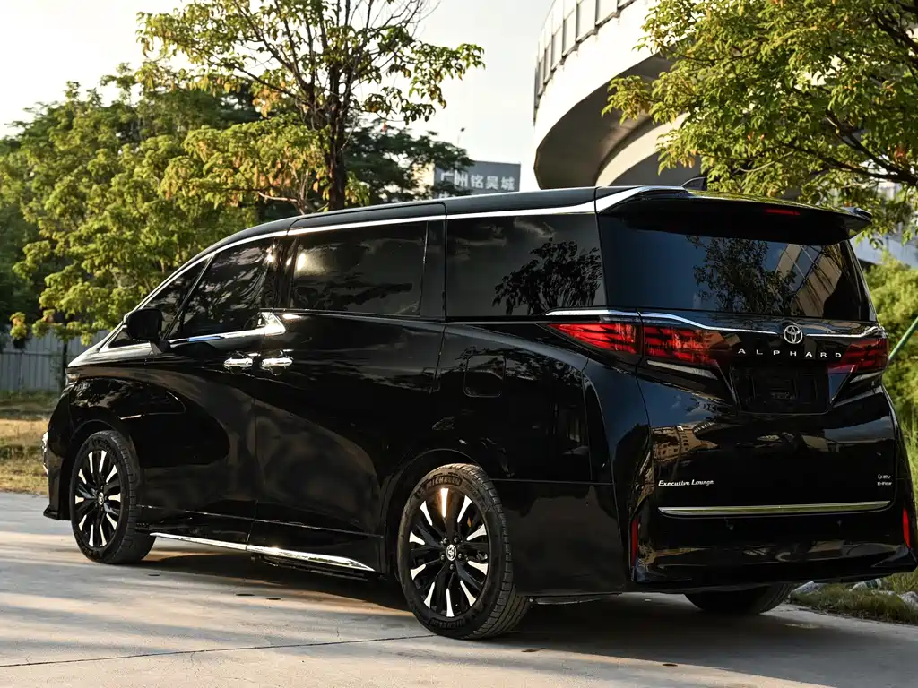 Toyota Alphard — миниатюра 4