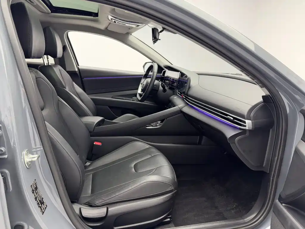 Hyundai Elantra — миниатюра 12