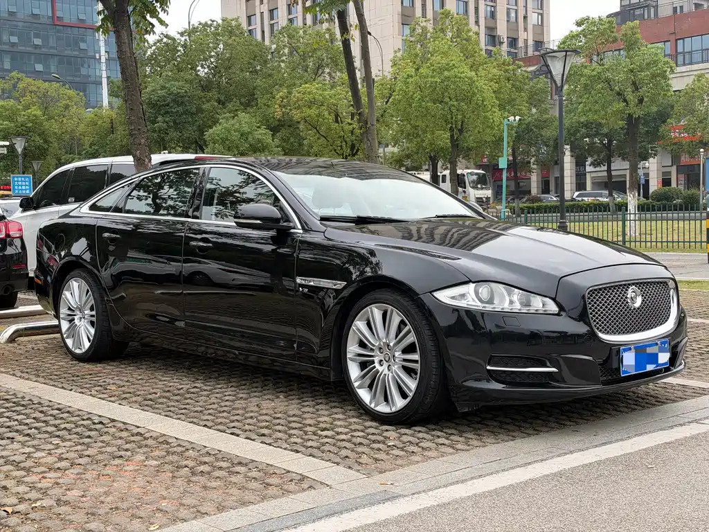Jaguar XJ — миниатюра 3