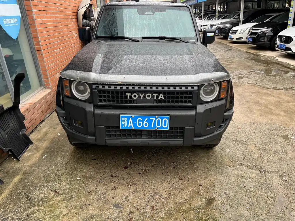TOYOTA PRADO
