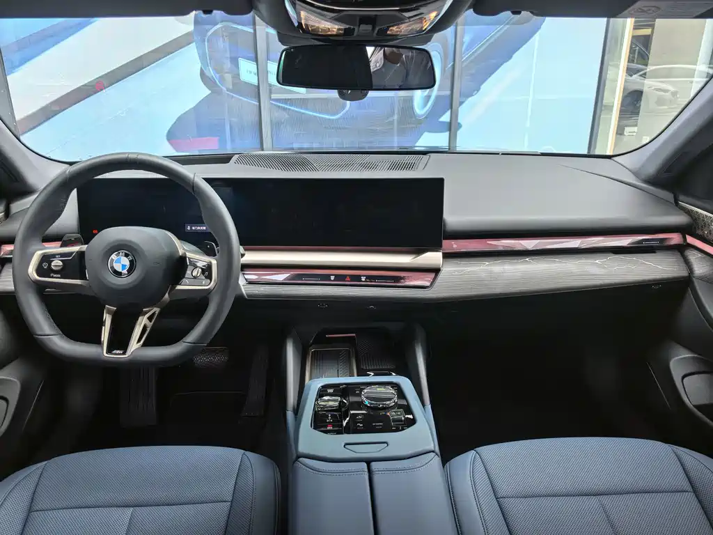 BMW i5 — миниатюра 8