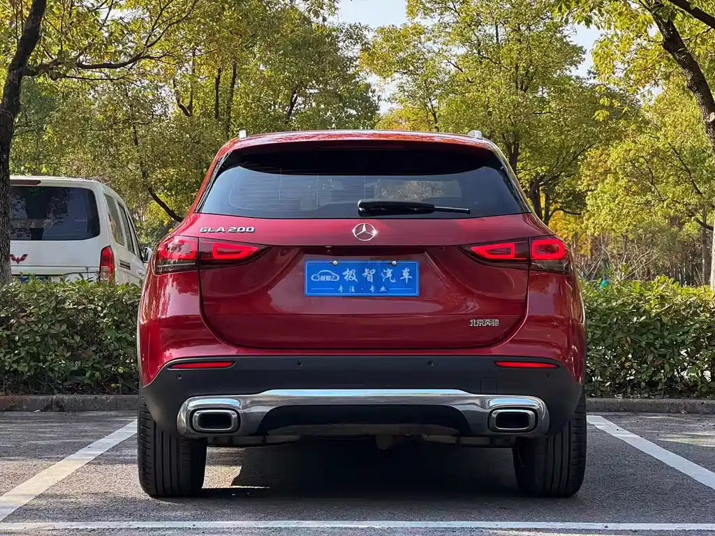 MERCEDES-BENZ GLA