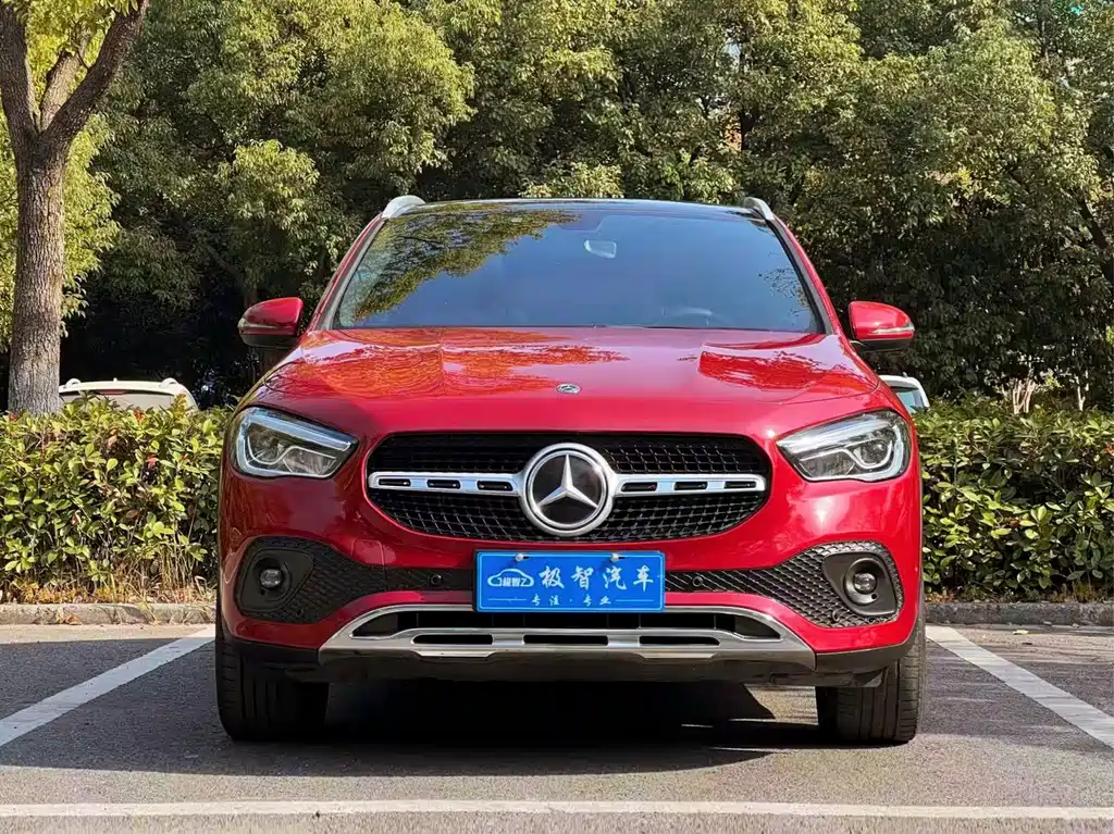 MERCEDES-BENZ GLA