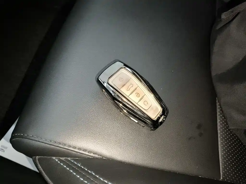 Geely Binyue NEV — миниатюра 11