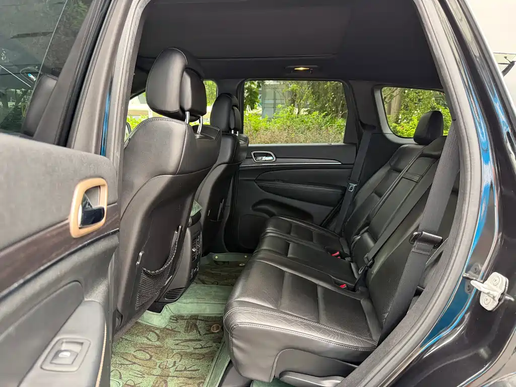 Jeep Grand Cherokee (Import) — миниатюра 7