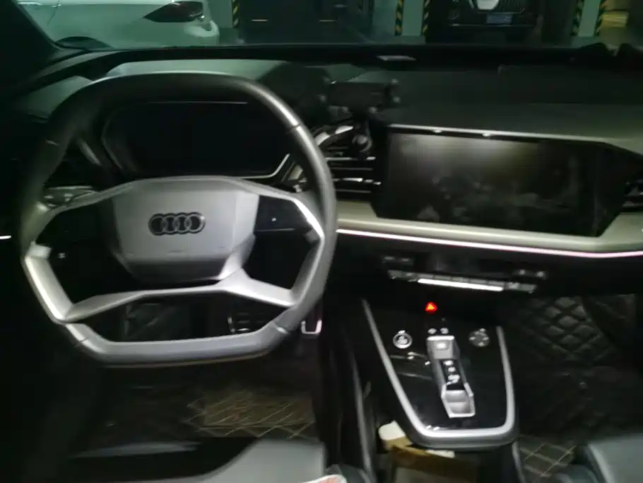 Audi Q4 e-tron — миниатюра 12
