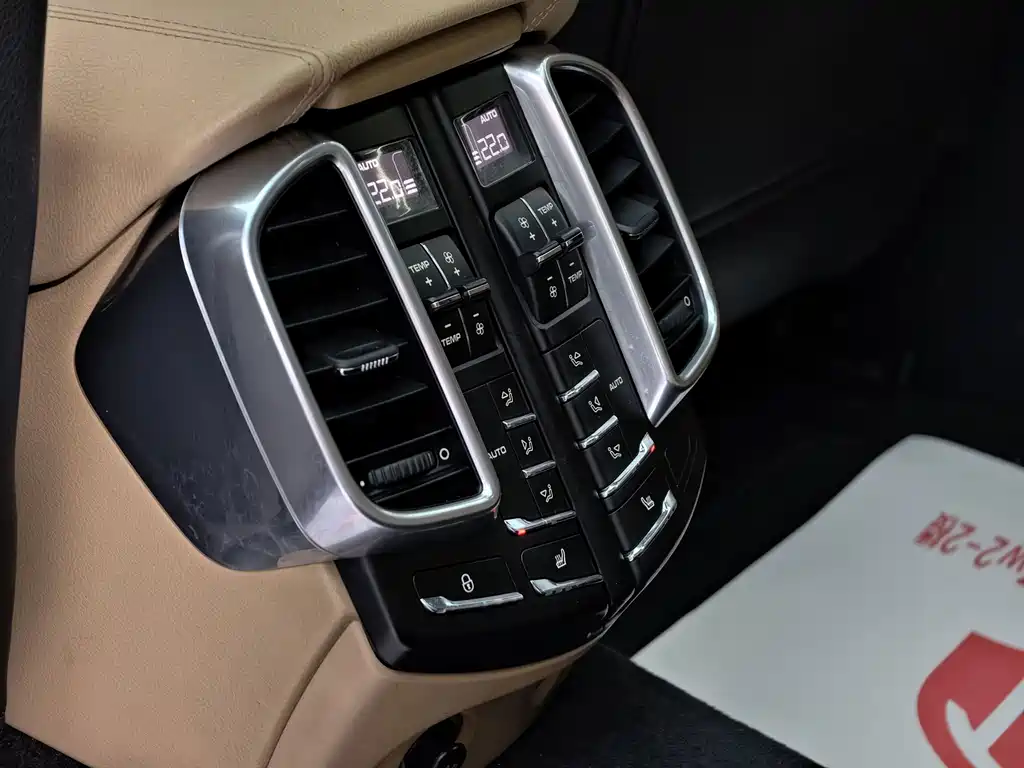 Porsche Cayenne — миниатюра 22