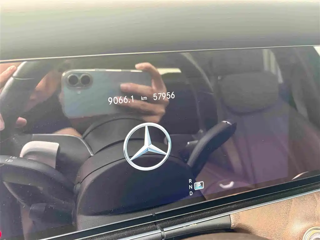 Mercedes-Benz E-Class — миниатюра 3