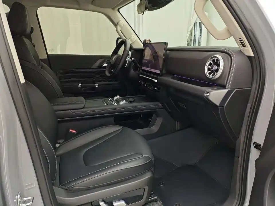 TANK TANK 300 NEW ENERGY