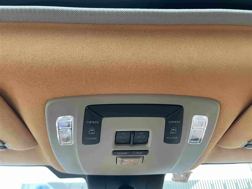 Toyota Sienna — миниатюра 31