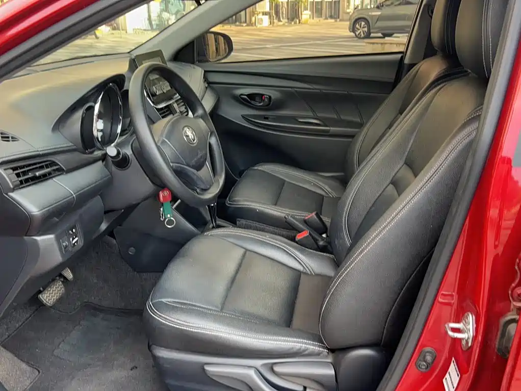 Toyota Yaris L — миниатюра 4
