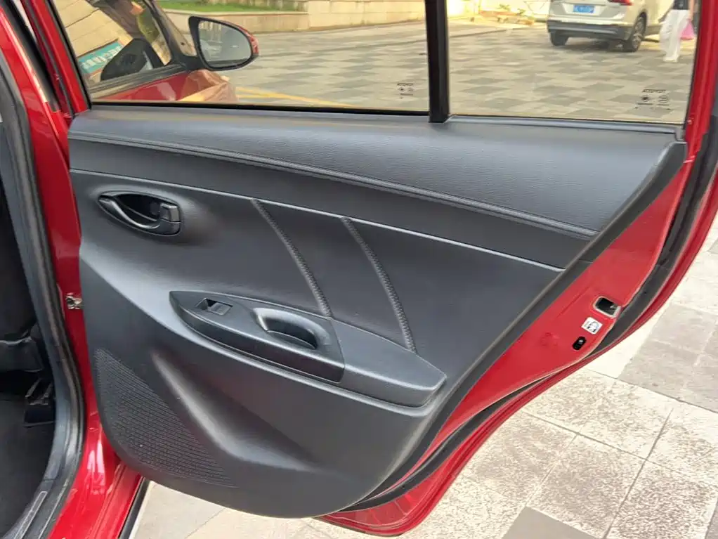 Toyota Yaris L — миниатюра 15