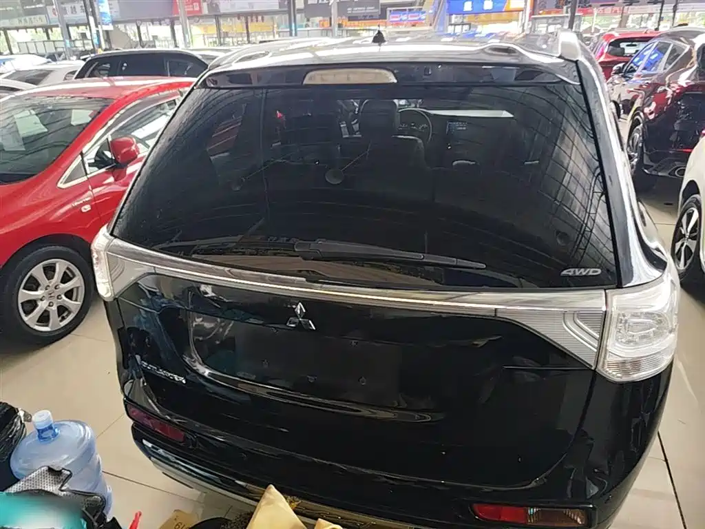 Mitsubishi Outlander 2014 2.4L Luxury 5 мест