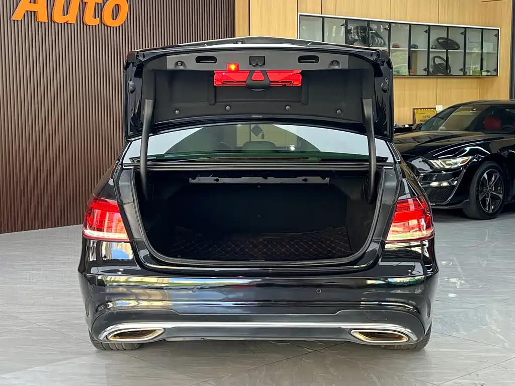 Mercedes-Benz E-Class — миниатюра 34