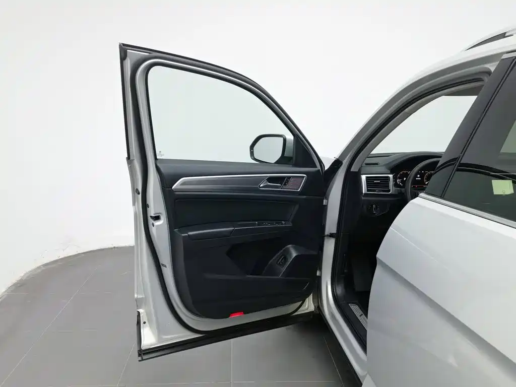 Volkswagen Teramont — миниатюра 8