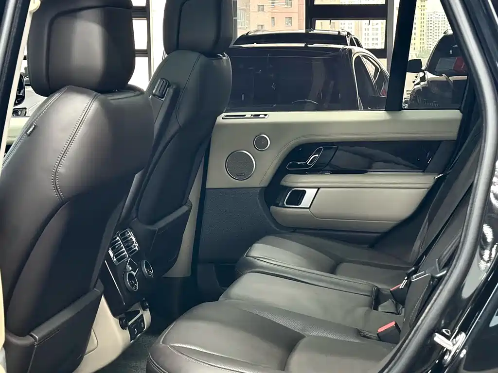 Land Rover Range Rover — миниатюра 8