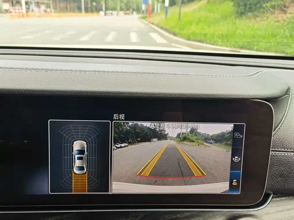 Mercedes-Benz E-Class — миниатюра 13