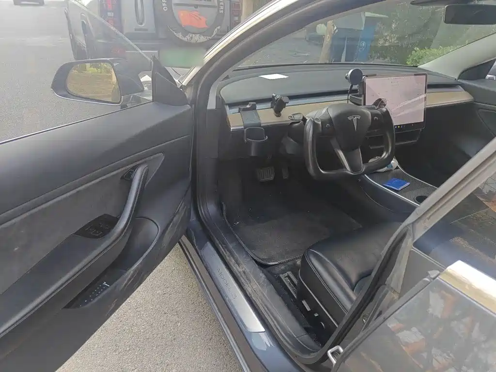 Tesla Model 3 — миниатюра 17