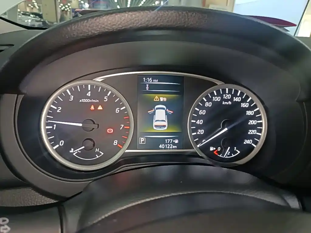 Nissan Tiida — миниатюра 12