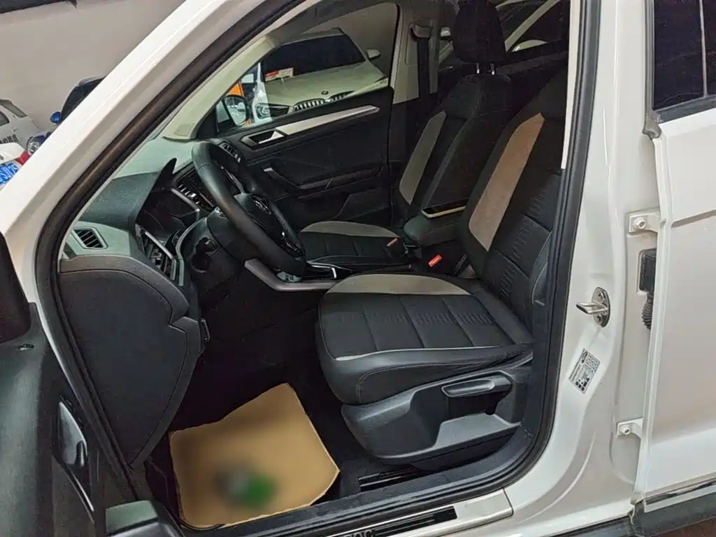 Volkswagen T-Roc — миниатюра 15