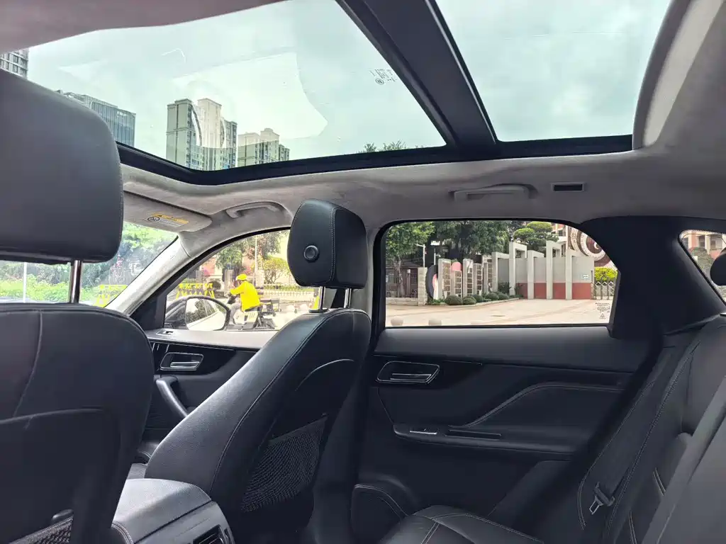 Jaguar F-PACE — миниатюра 6