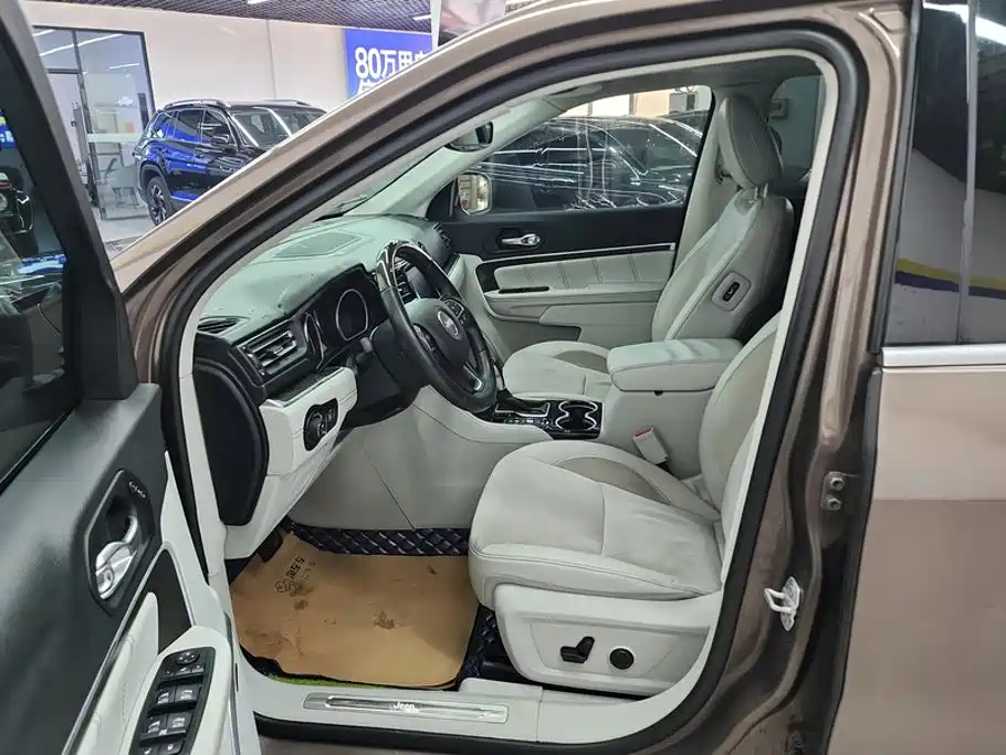Jeep Grand Commander — миниатюра 9