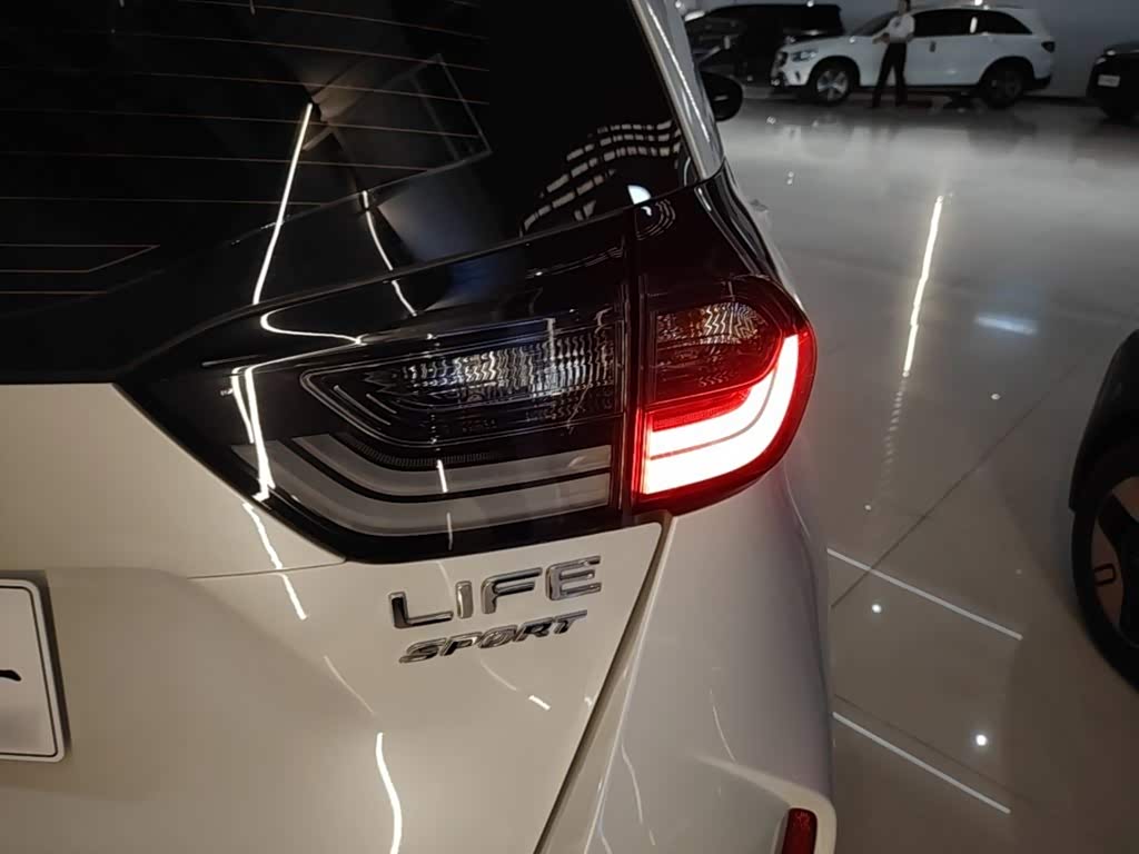 Honda Life 1.5 л 2021 г. Белый, пробег 13400 км