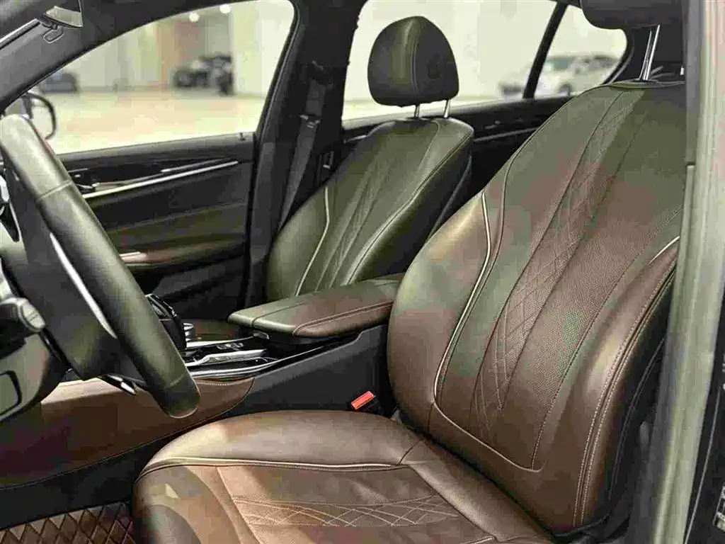 BMW 5 Series — миниатюра 4