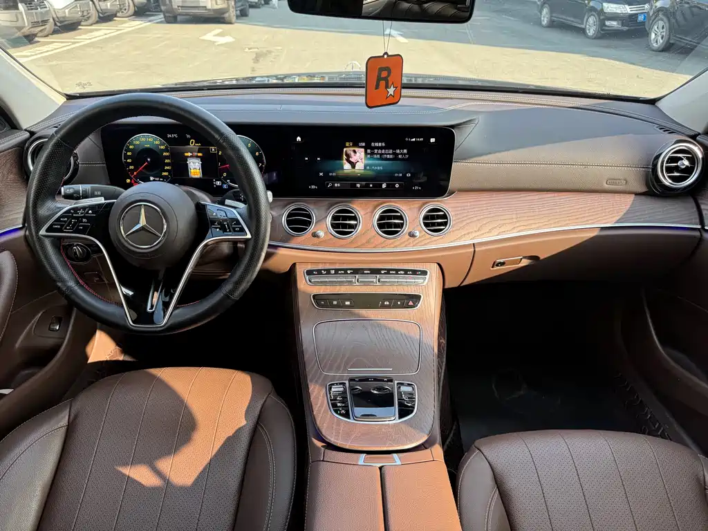 Mercedes-Benz E-Class — миниатюра 9