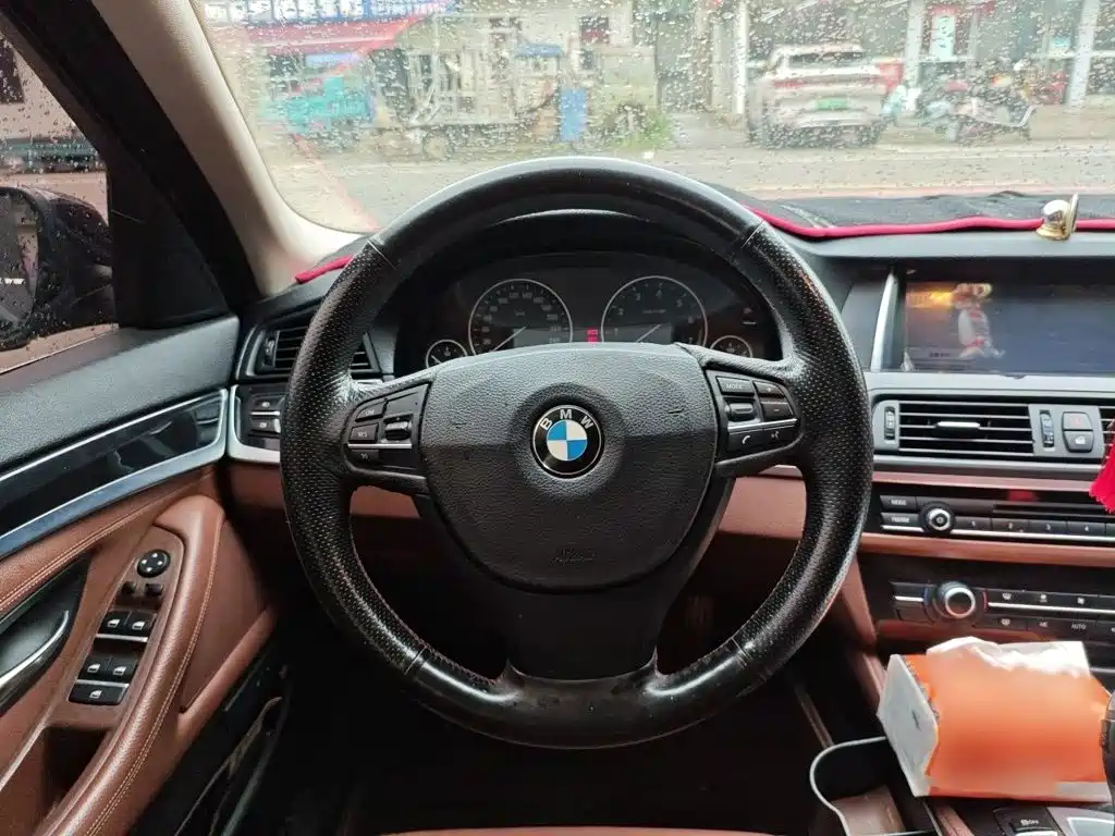 BMW 5 Series — миниатюра 3