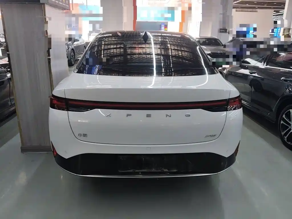 XPeng P5 — миниатюра 6