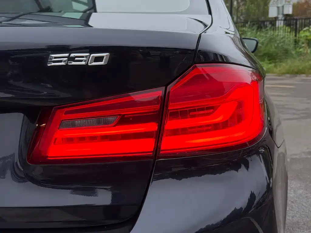 BMW 5 Series — миниатюра 26