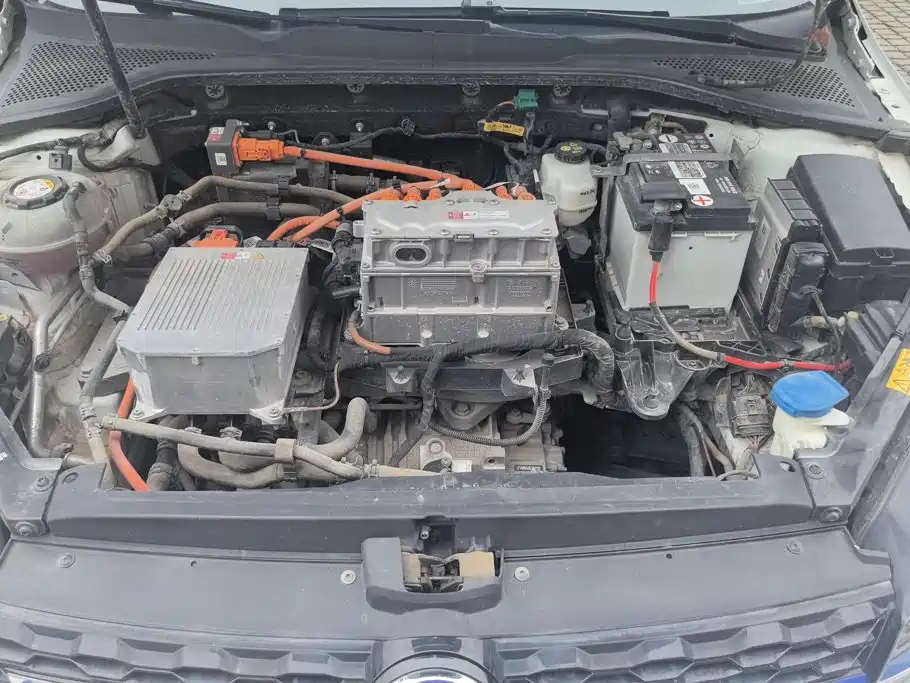 Volkswagen Golf EV — миниатюра 10