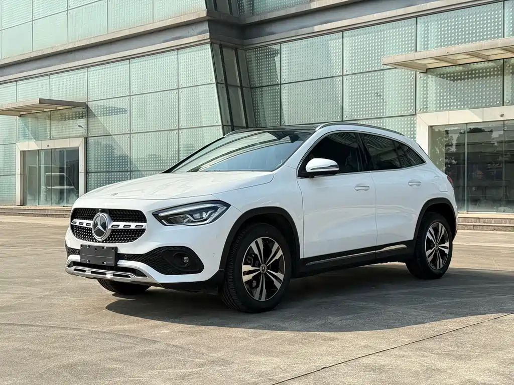 MERCEDES-BENZ GLA