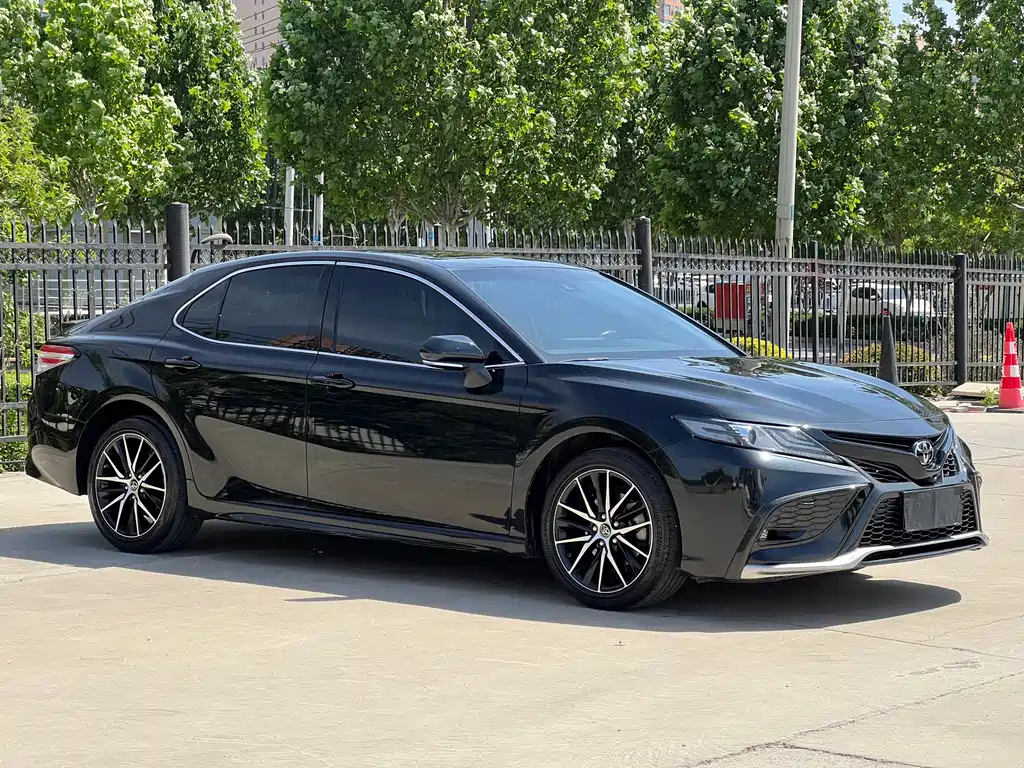 Toyota Camry 2.5S Sharp Fashion Edition, фото 3