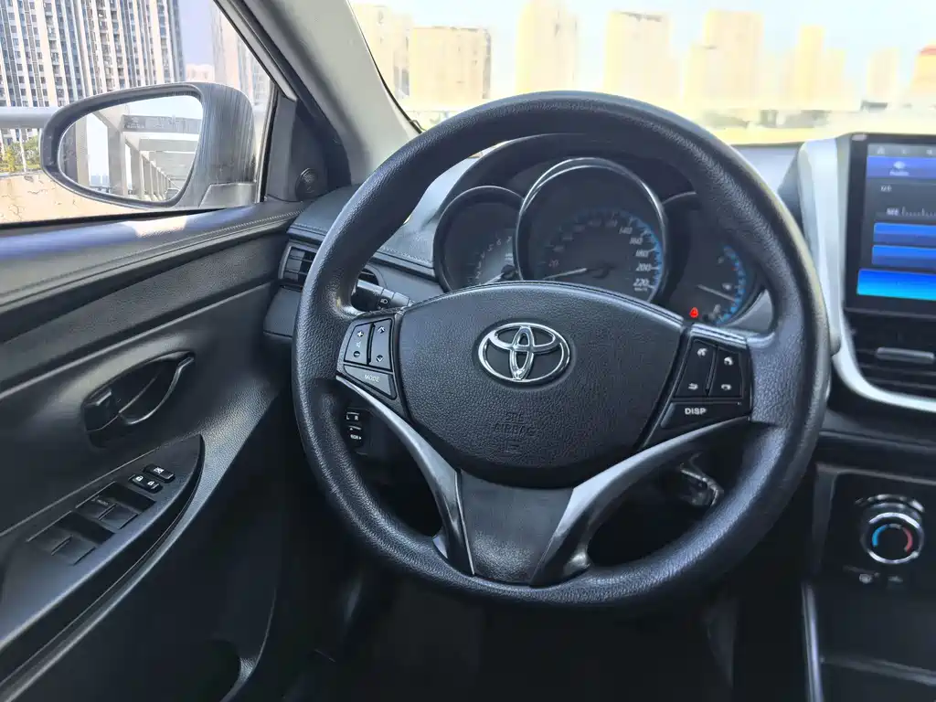 Toyota Yaris L — миниатюра 40