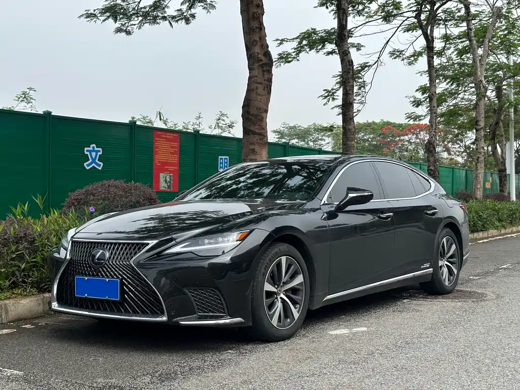 Lexus LS 2021