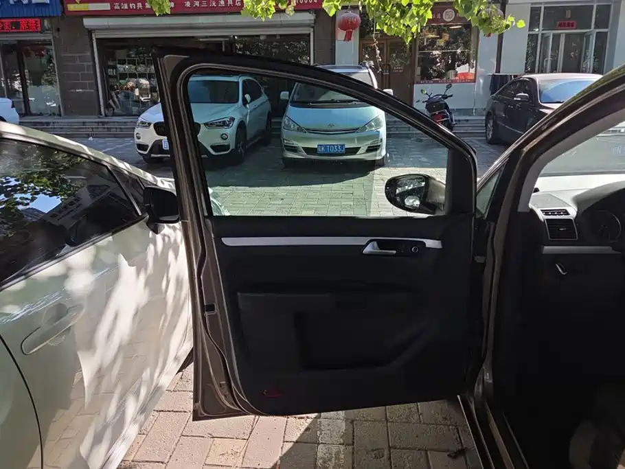Volkswagen Touran — миниатюра 7
