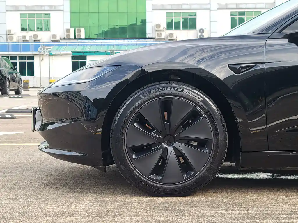Tesla Model 3 — миниатюра 25