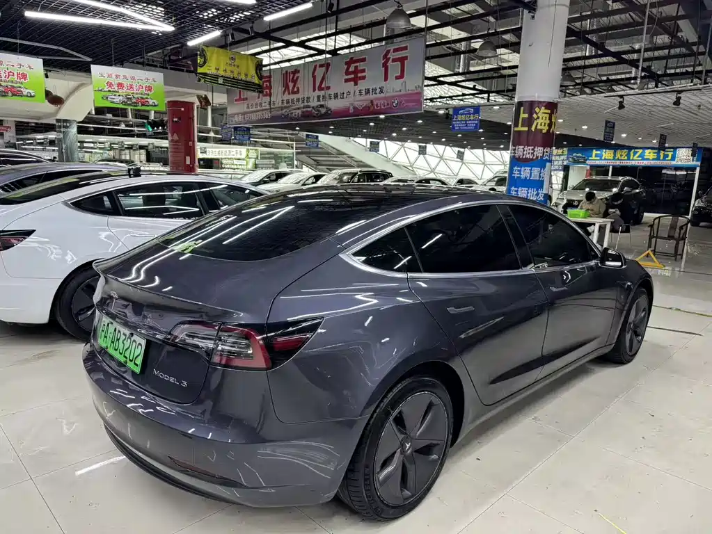 TESLA MODEL 3