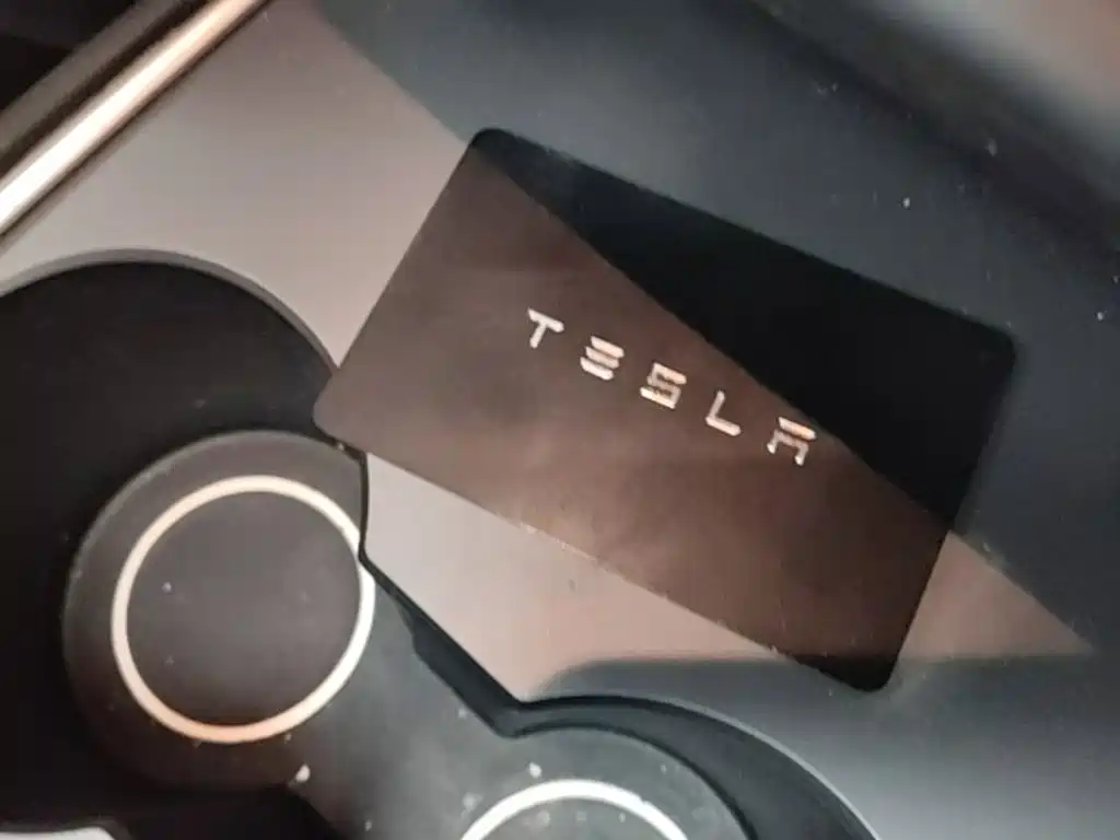 Tesla Model 3 — миниатюра 9