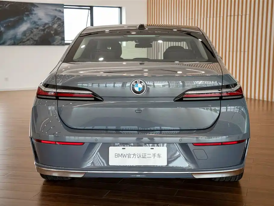 BMW 7 Series — миниатюра 7