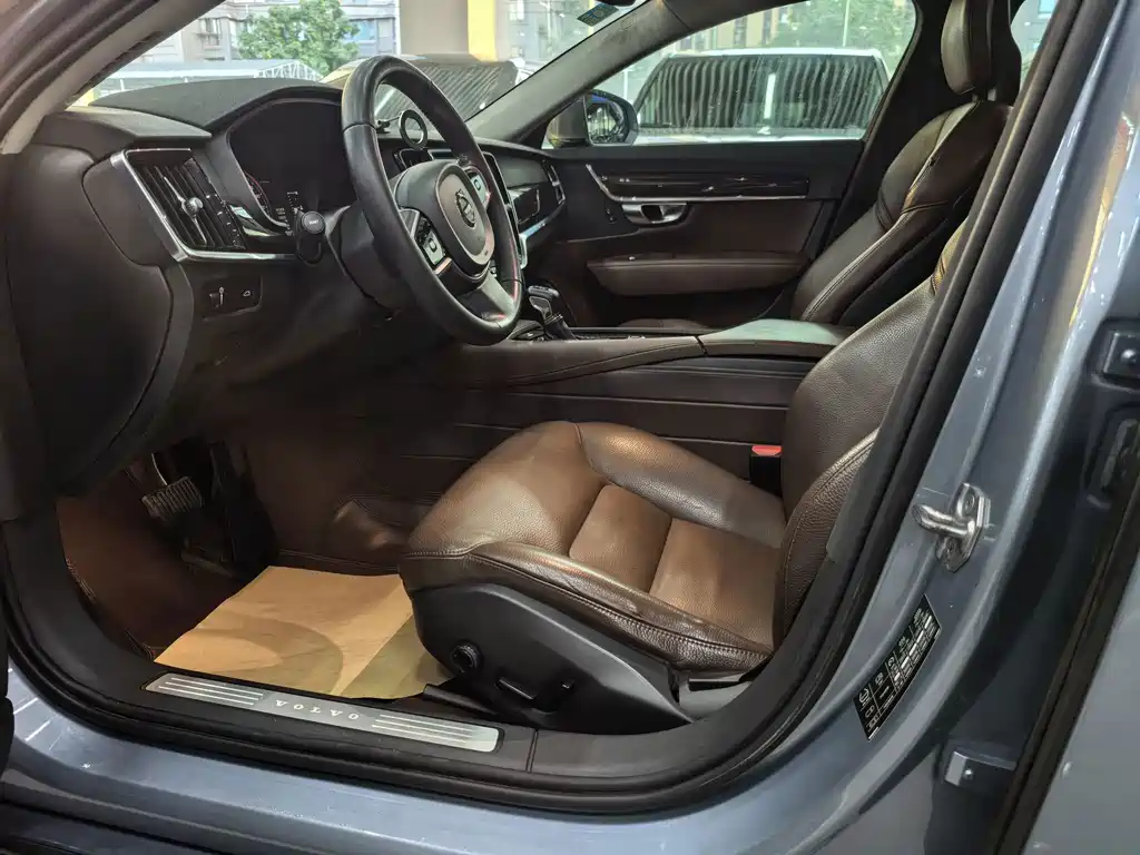 Volvo S90 — миниатюра 6