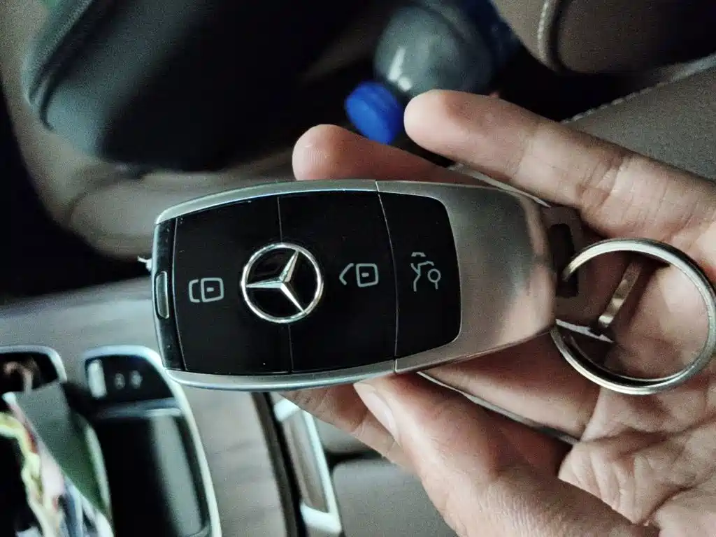 Mercedes-Benz E-Class — миниатюра 12