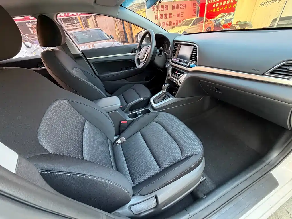 Hyundai Elantra — миниатюра 8