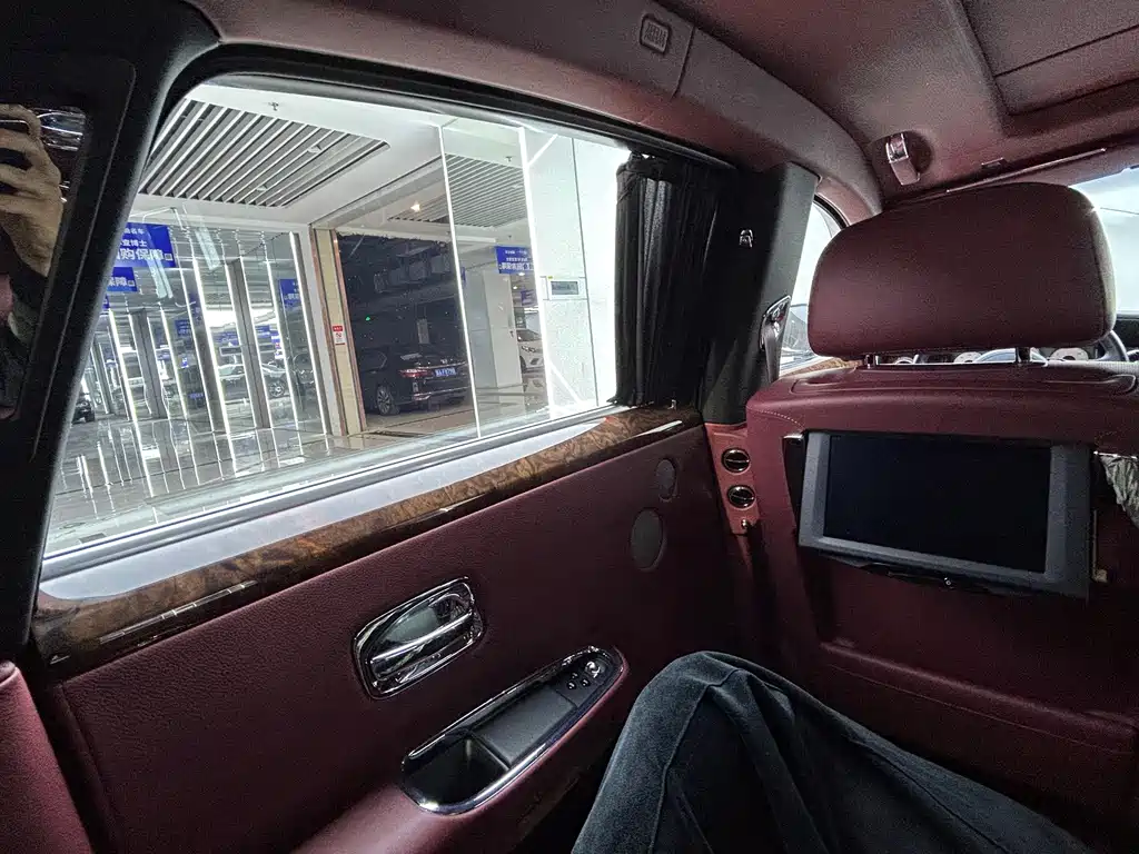 Rolls-Royce Ghost — миниатюра 20