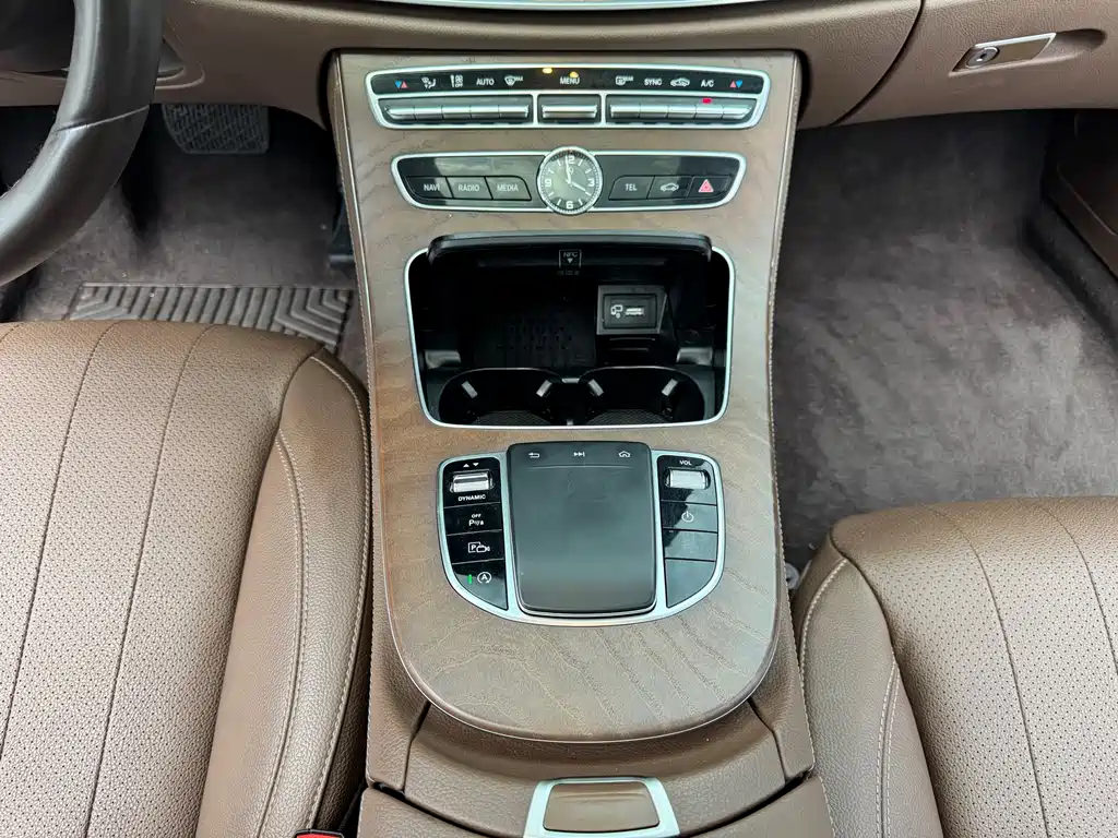 Mercedes-Benz E-Class — миниатюра 9