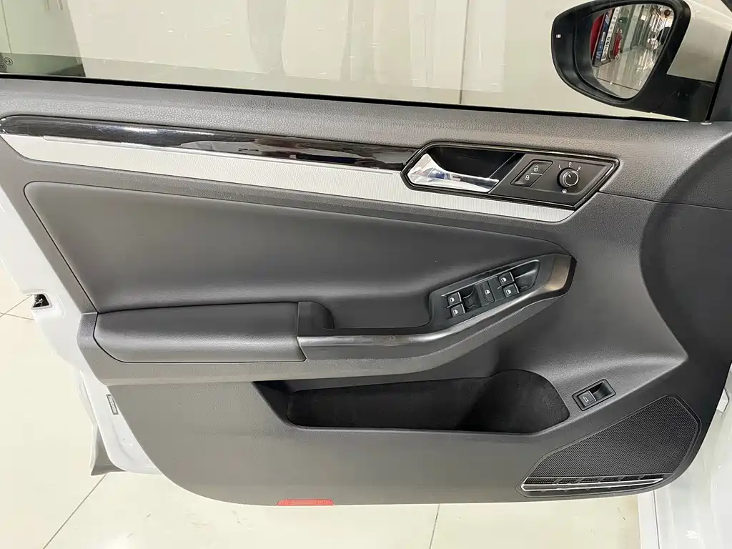 Volkswagen Sagitar — миниатюра 14