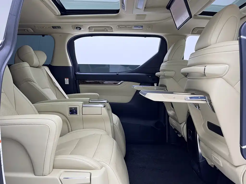 Toyota Alphard — миниатюра 5