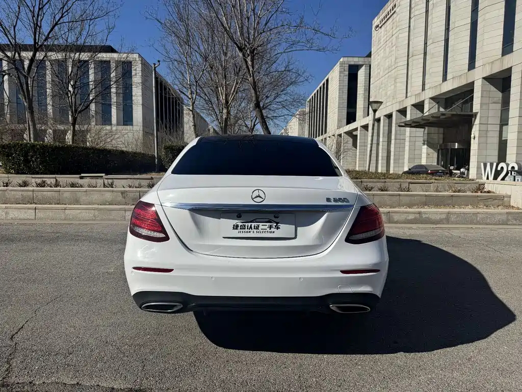 MERCEDES-BENZ E CLASS